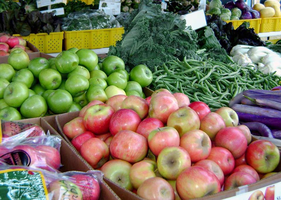 Farmers Market featuring fresh produce